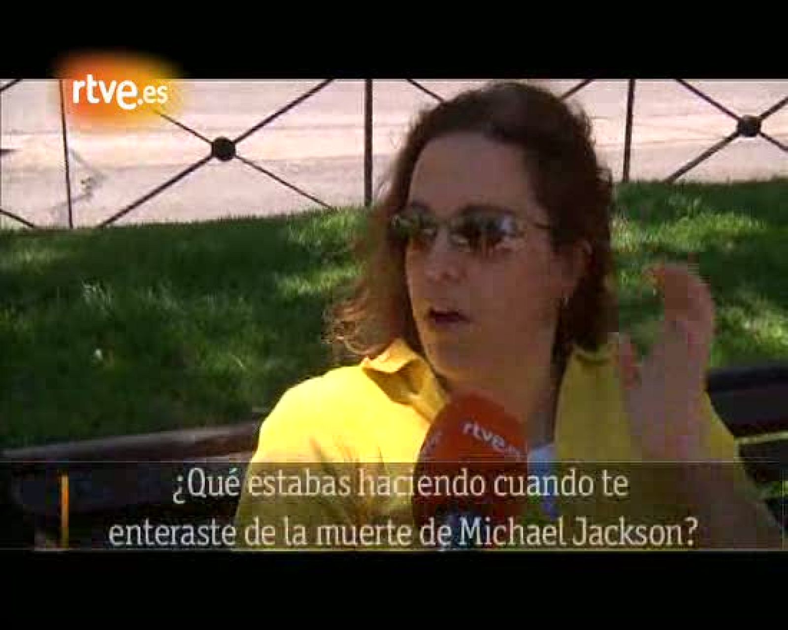 En el primer aniversario del fallecimiento del "rey del pop", la gente se sincera y cuenta lo que le vino a la cabeza cuando conoció la noticia, dónde estaban y qué hacían. 