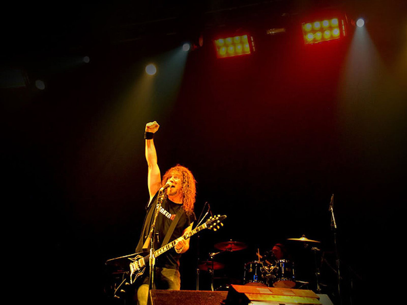  Sacha Gervasi dirige "Anvil. El sueño de una banda de rock", un documental sobre la banda formada por el dúo de Steve 'Lips' Kudlow y Robb Reiner, amigos desde la infancia que se convirtieron en reyes de la música heavy metal canadiense. Sin embargo, su fama se desvaneció rápidamente. 