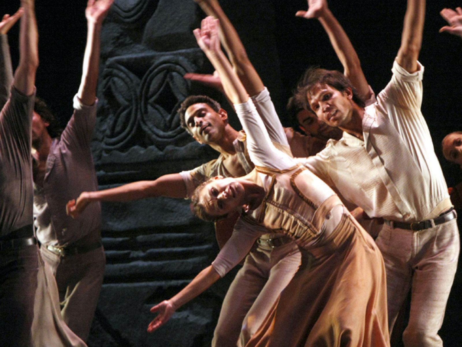 Como homenaje al bailarín y coreógrafo, el Teatro de la Zarzuela ofrece desde hoy y hasta el 4 de julio algunas de sus coreografías. 