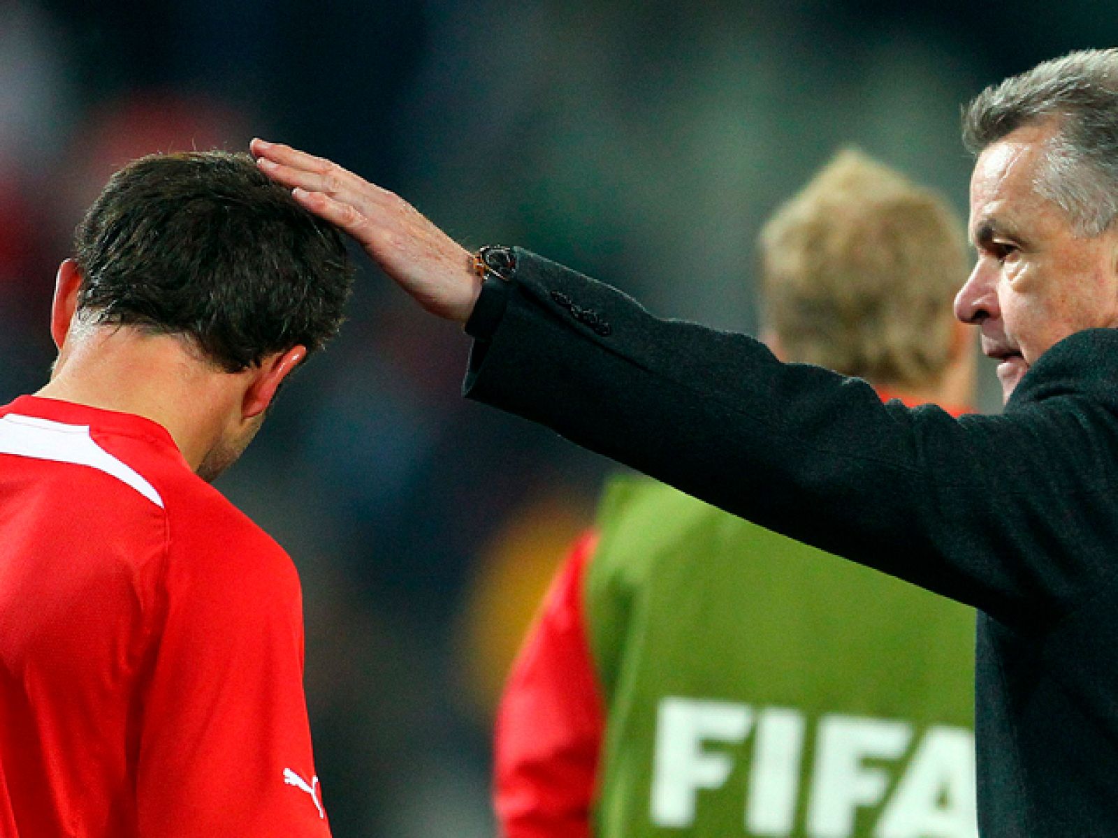 Suiza empata con Honduras en el otro partido el Grupo H y se queda fuera del Mundial de Sudáfrica, a pesar de haber sumado 4 puntos y de vencer a España en el debut. Los hondureños han tenido más ocasiones de matar el partido y han perdonado en todas las contras que han tenido.