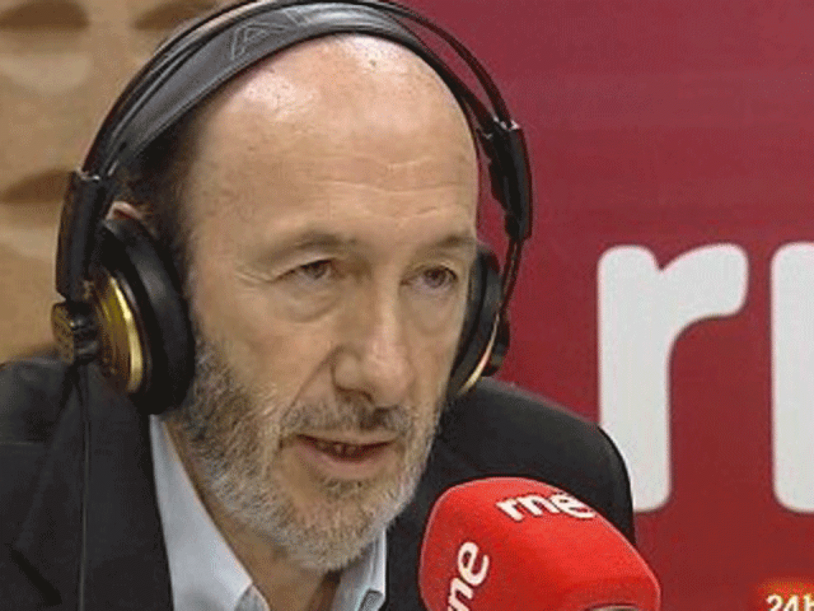 El ministro del Interior, Alfredo Pérez Rubalcaba, habla en RNE sobre la detención del presunto terrorista Fermín Vila Michelena en Belfast, Irlanda del Norte.