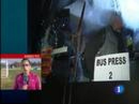  - Apedrean el autobús de la prensa