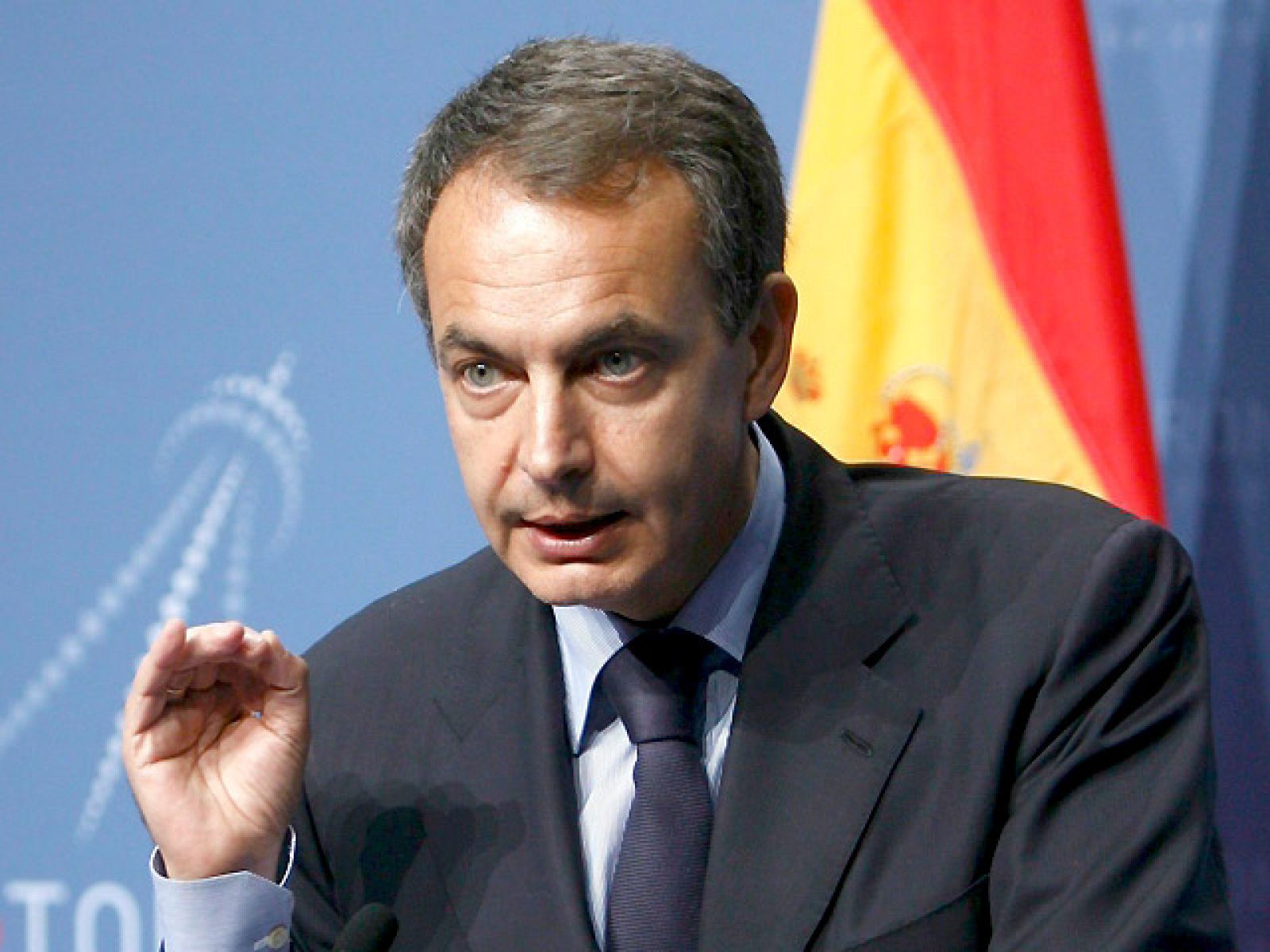 Zapatero: "Hay que reducir el déficit y crecer" | Ver