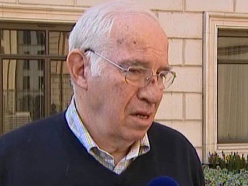 El ex seleccionador español, Luis Aragonés, ha declarado que no es optimista de cara al partido contra Portugal, porque cree que es una buena selección y que si le quita el balón a España podrá ganar sin muchos problemas.