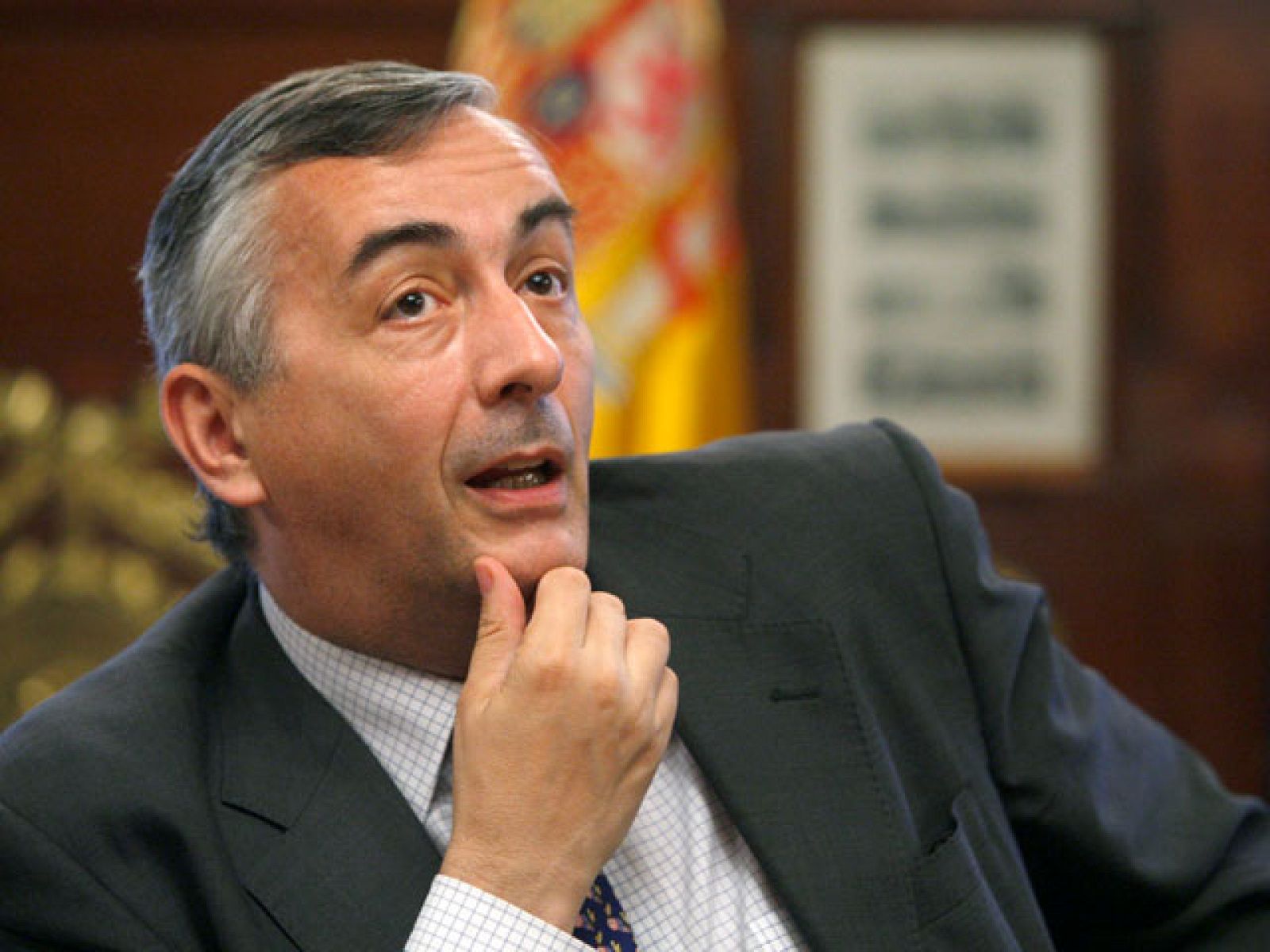 El secretario de Estado de Hacienda dice que el Gobierno estudia un pequeño ajuste del IRPF | Ver