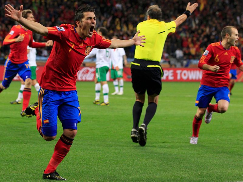 Espa�a se ha clasificado a cuartos de final del Mundial al derrotar a Portugal con un gol de David Villa, que ha sumado su cuarto tanto en Sud�frica. La selecci�n espa�ola ha jugado su mejor partido en lo que va de torneo ante una Portugal que lleg� 