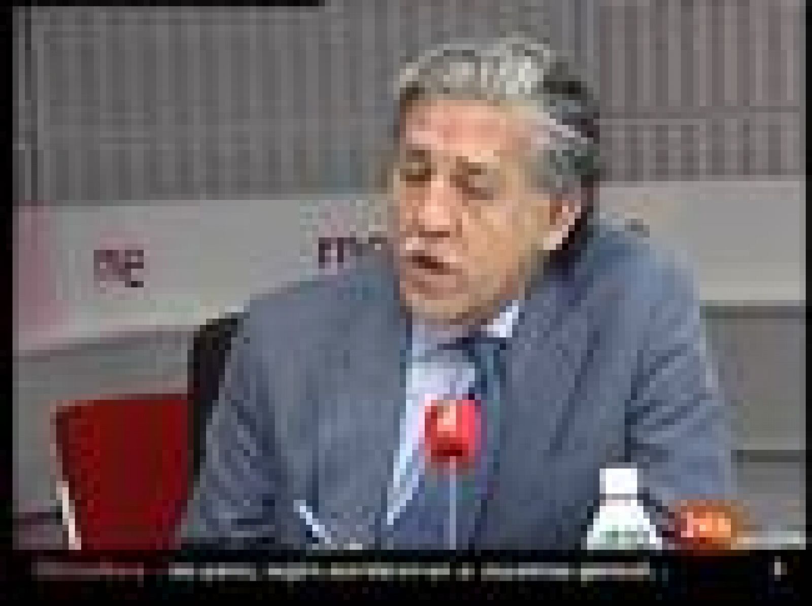 España acaba el 30 de junio su semtres de Presidencia rotatoria de la UE, marcada por la crisis de la deuda soberana griega, que salpicó a España. No hubo cumbre euromediterránea y con Obama en Madrid, ni hubo avances con Cuba.