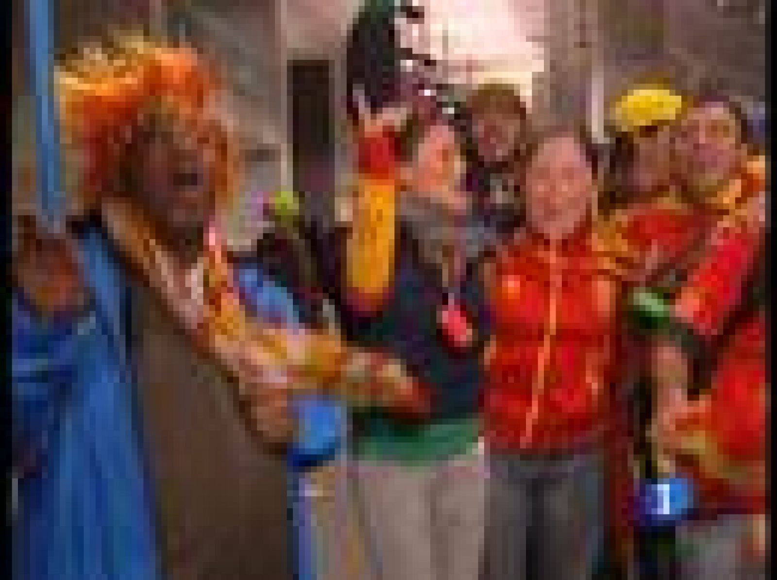 La 'marea roja' disfruta con España | Ver