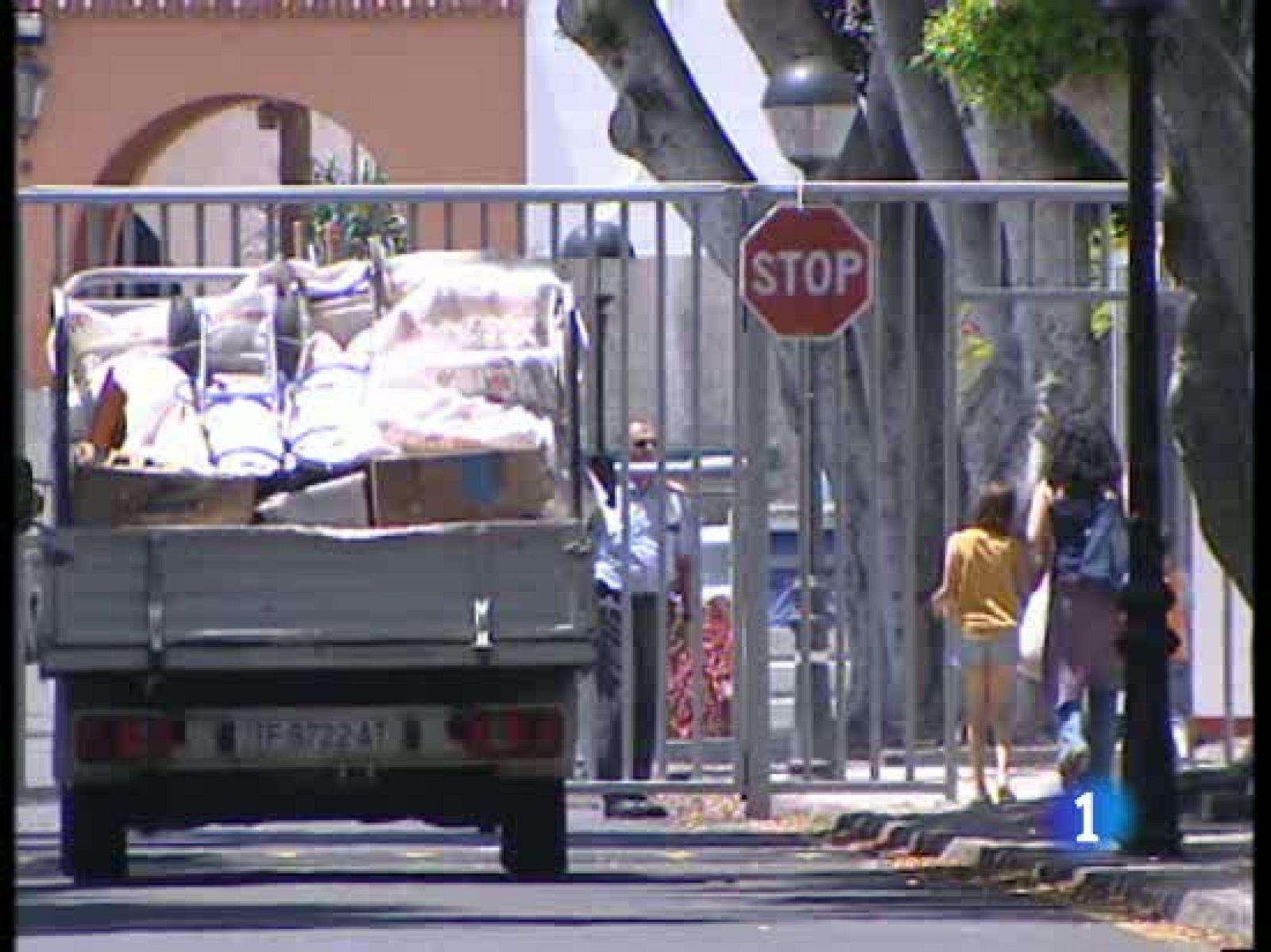 Se le acusa de agredir sexualmente al menos a diez niños durante años. En la actualidad está en libertad con cargos.