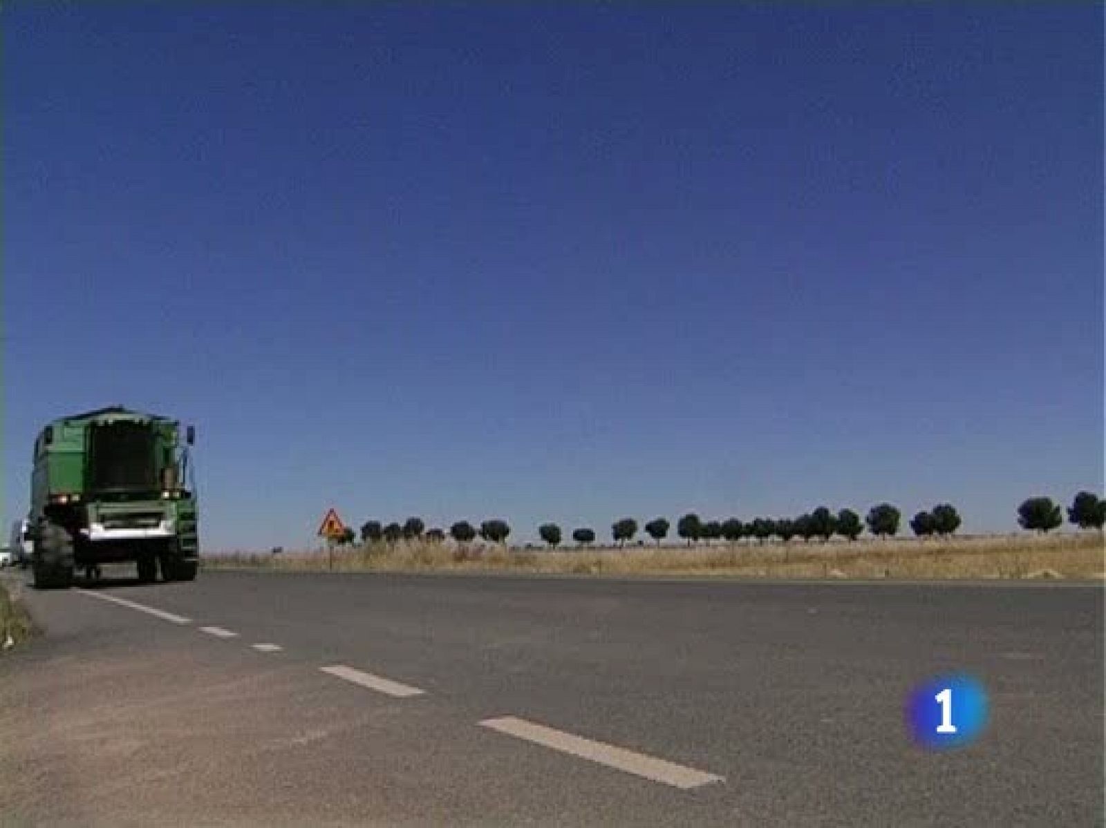 Comando Actualidad acompaña a maquinistas que recorren España recogiendo cereal