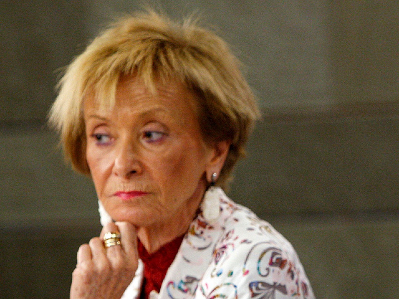 La vicepresidenta primera del Gobierno, María Teresa Fernández de la Vega, ha señalado que el Gobierno seguirá "colaborando y dialogando" con CiU y "recavando los apoyos necesarios para sacar adelante medidas positivas para el país". Ante las críticas de Mas a la valoración de Zapatero de la sentencia del Estatut, ha dicho que el presidente "fue muy claro". "Pidió prudencia hasta conocer el contenido íntegro de la sentencia y expresó la voluntad del Gobierno de impulsar el desarrollo del Estatut".