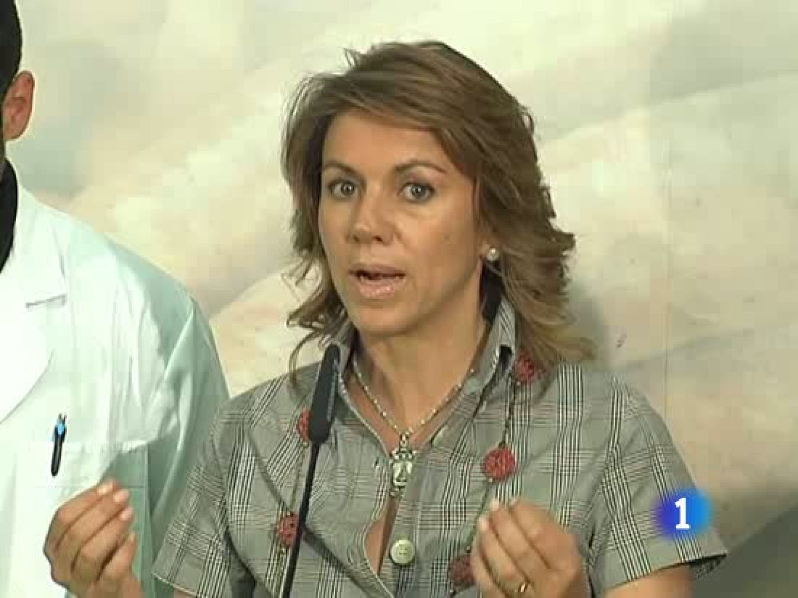 Izquierda Unida pide al Gobierno que tome nota de la buena tendencia y retire su reforma laboral. El PP, al contrario, le exige reformas cuanto antes. 