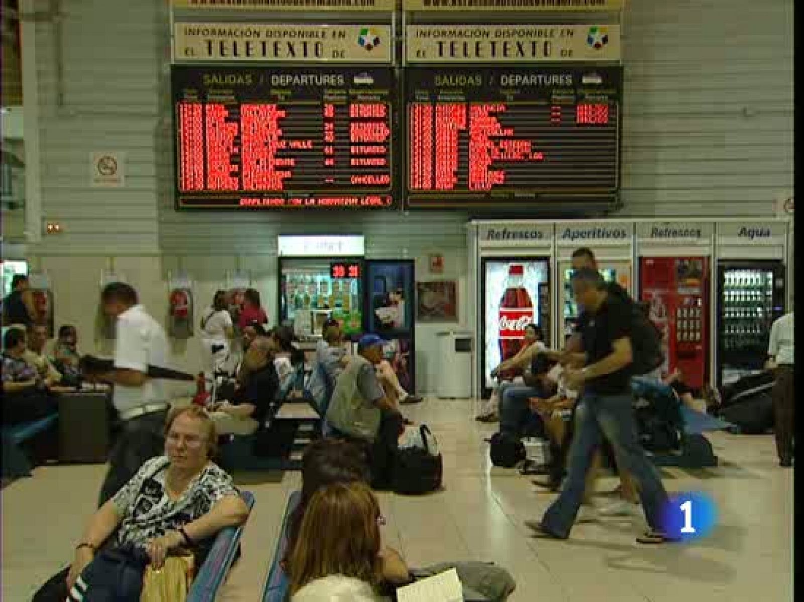 Además del tren, del coche y el avión, algunos viajeros eligen el autobús para irse de vacaciones