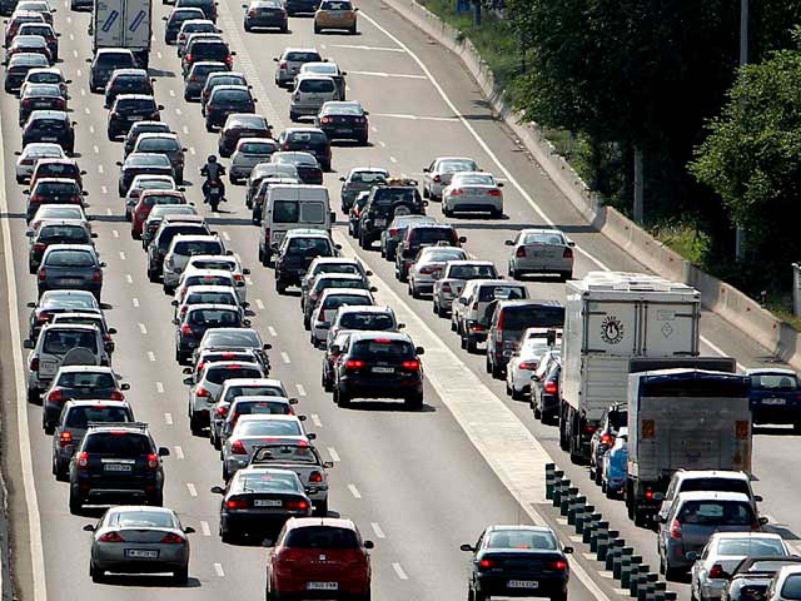 La tarde ha arrancado con retenciones en algunas carreteras.