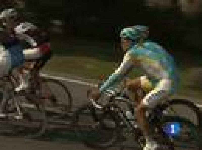 La espectación que levanta Lance Armstrong, cual estrella americana del rock, en Rottedram da la talla de como vive Holanda el inicio del Tour de Francia. 
