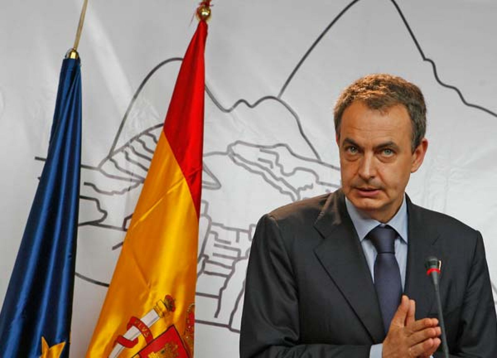  España e Italia se enzarzan por la política migratoria de Berlusconi.