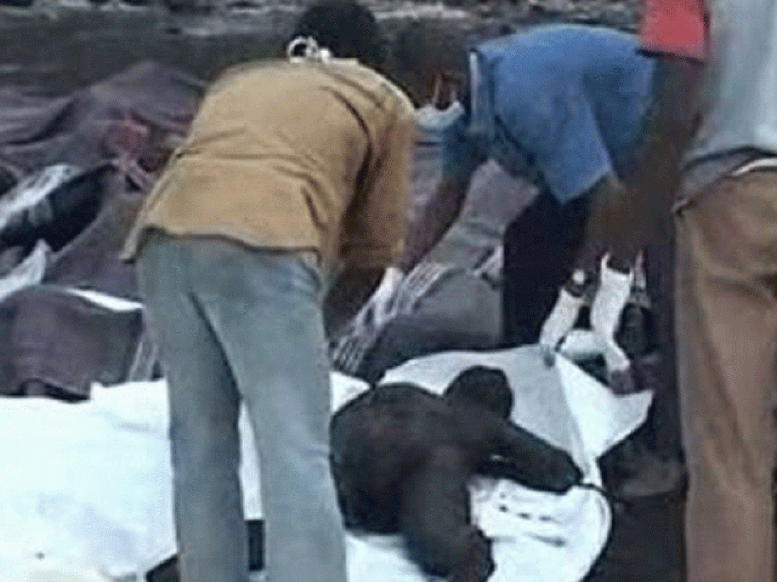 Más de 200 muertos al explotar un camión cisterna en el Congo | Ver