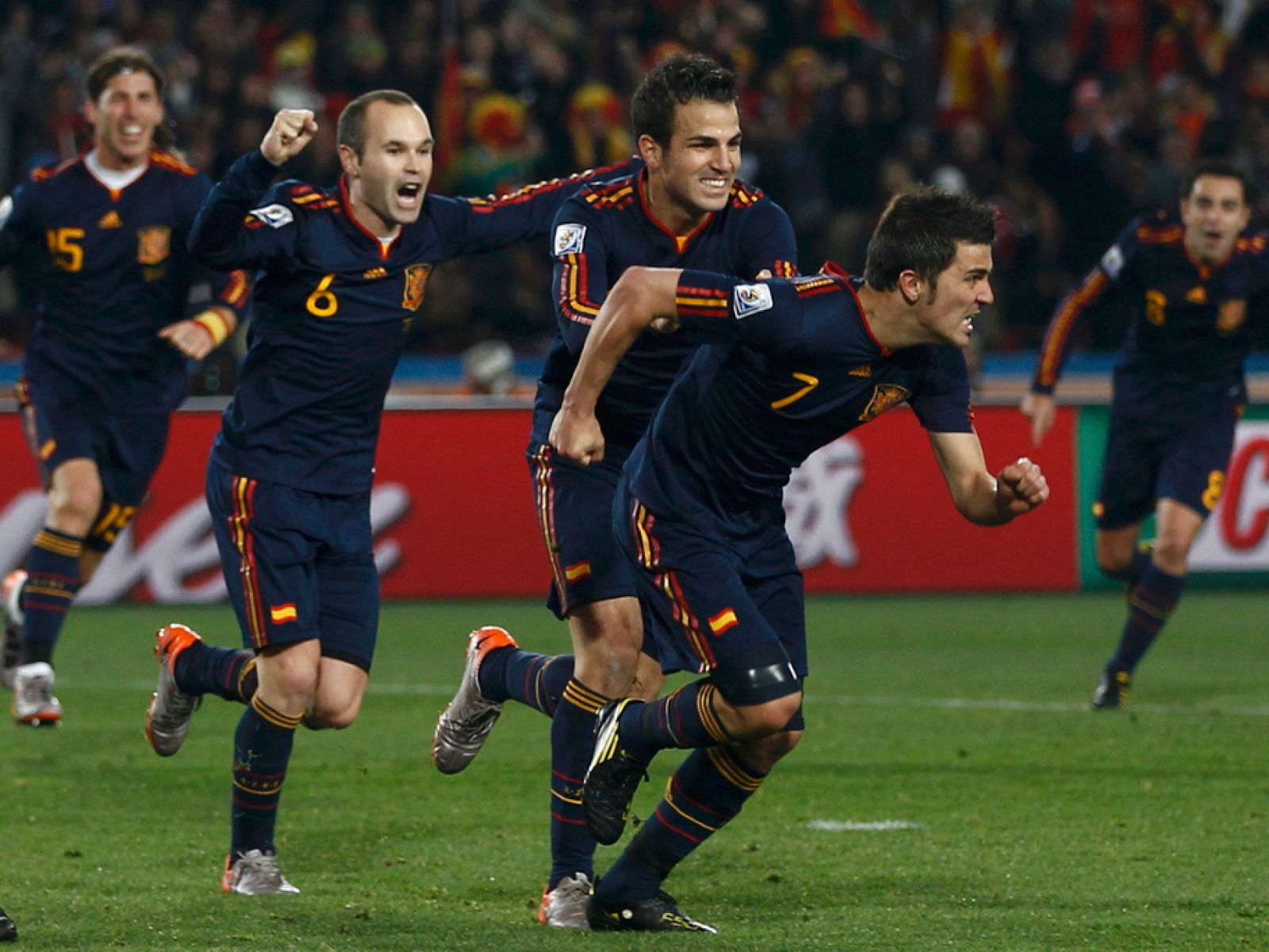 España ha pasado a las semifineles del Mundial de Sudáfrica, tras vencer por 0-1 a paraguay en los instantes finales del partido.