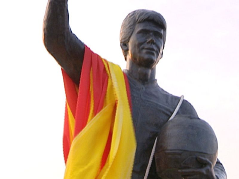 La localidad natal de Álex Crivillé, Seva, ha vuelto a rendir un homenaje al campeón de 500cc.