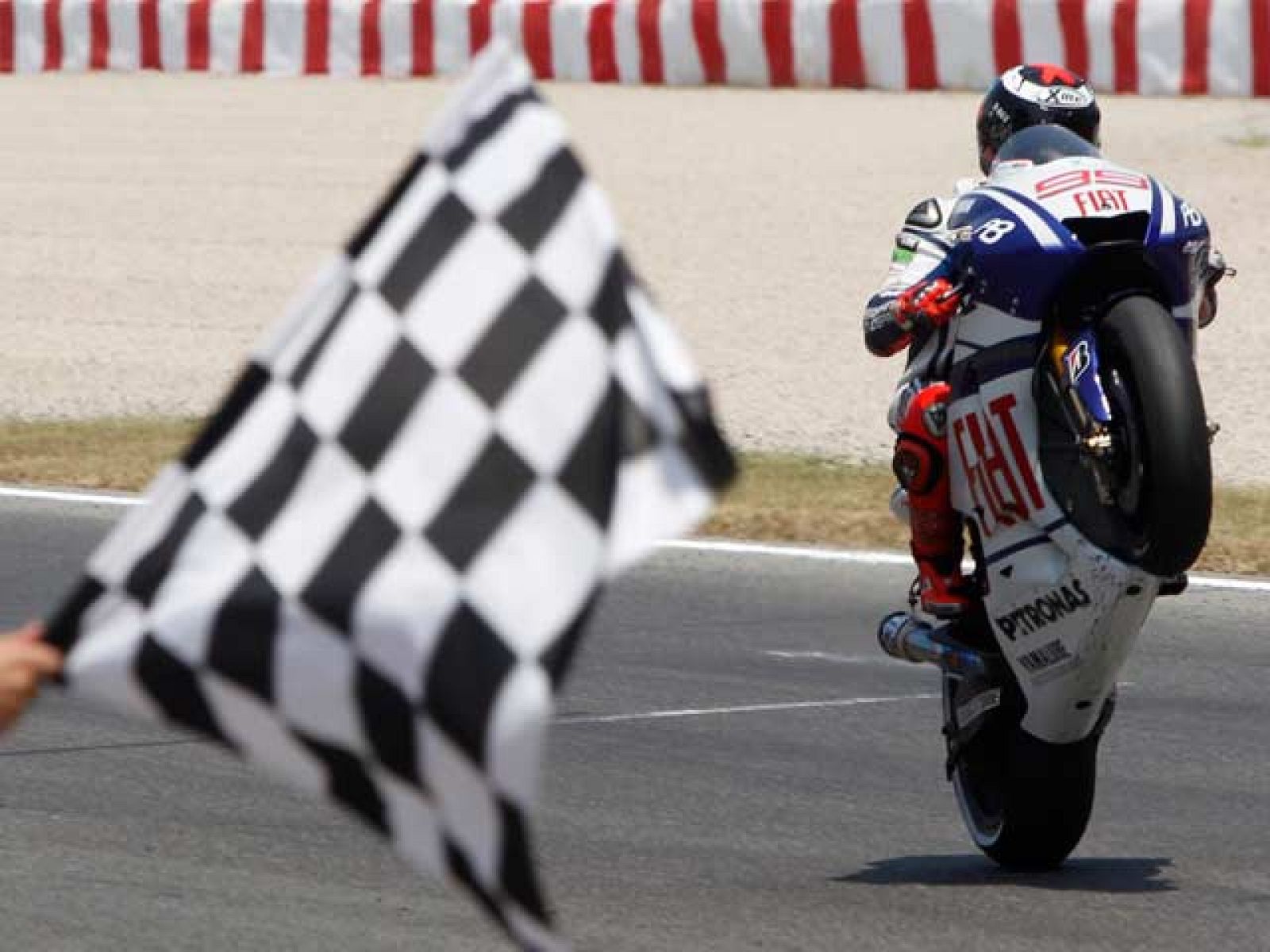Lorenzo ha conseguido en el circuito de Montmeló su tercera victoria consecutiva.