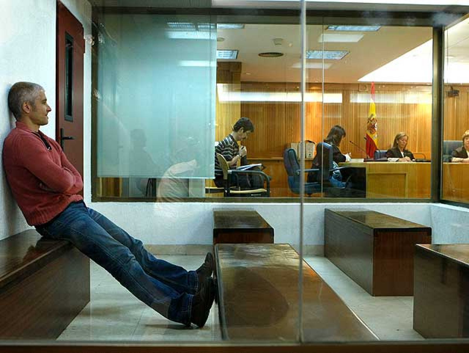 El ex dirigente etarra Javier García Gaztelu, "Txapote", ha mandado hoy al "carajo" al tribunal de la Audiencia Nacional que le juzga por entregar armas a las integrantes del "comando Aralar" Nerea Garro y Ainara Esteran y ordenarles viajar a Madrid para reunir datos sobre posibles objetivos de ETA.