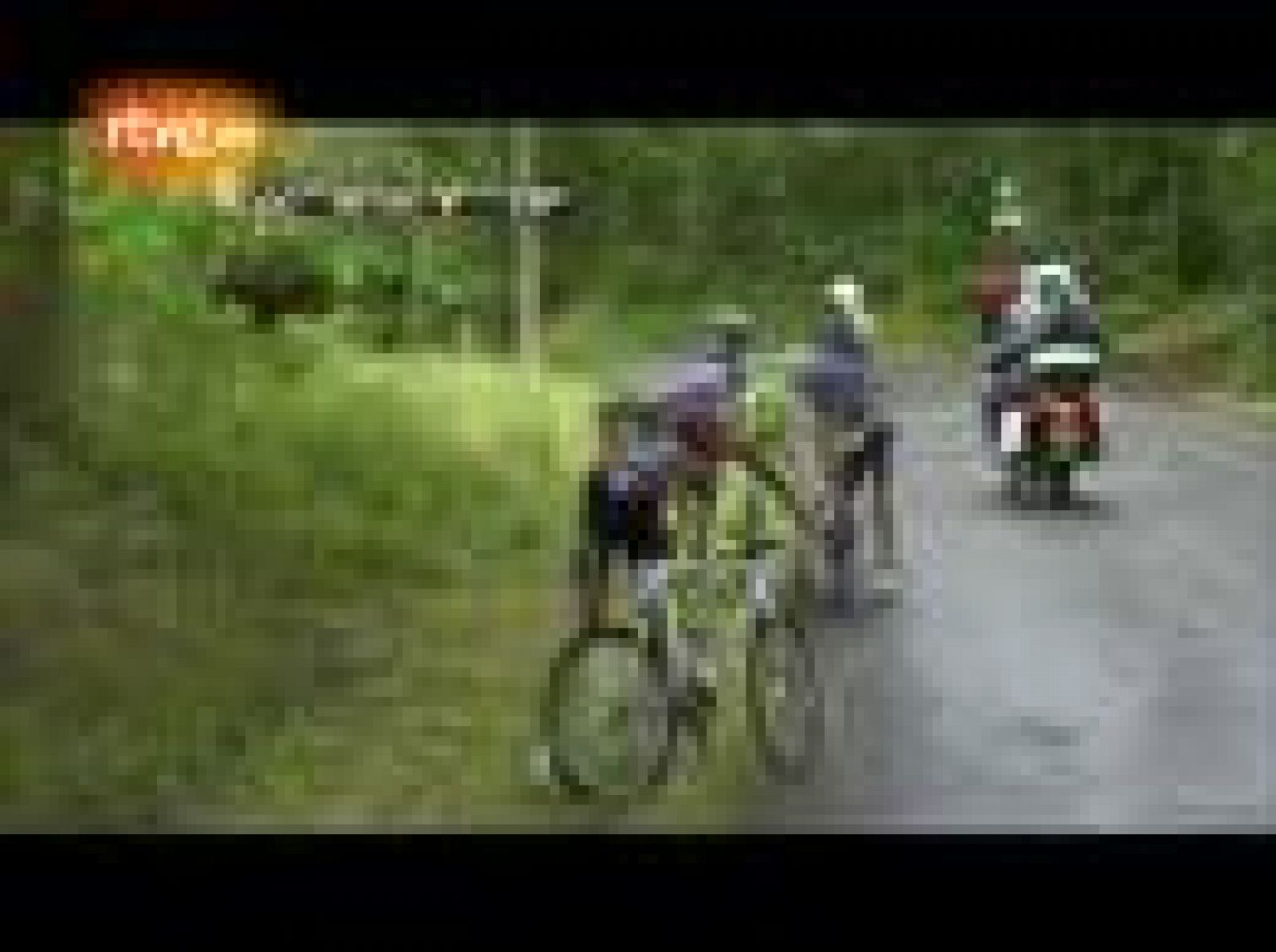 Tour de Francia: Andy Schleck se cae y da el susto | RTVE Play