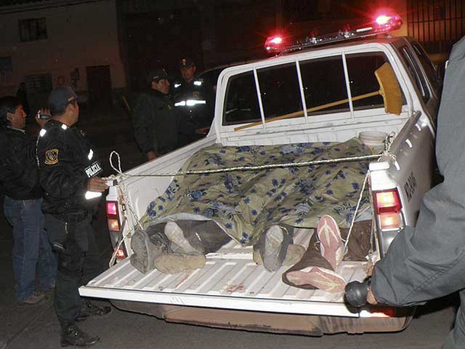 Cuatro españoles han fallecido y otros cinco han resultado heridos en un accidente en una carretera de un yacimiento cercano a Cuzco, según han confirmado a Radio Nacional las autoridades locales. Según varias fuentes, el grupo pertenecía a una ONG.