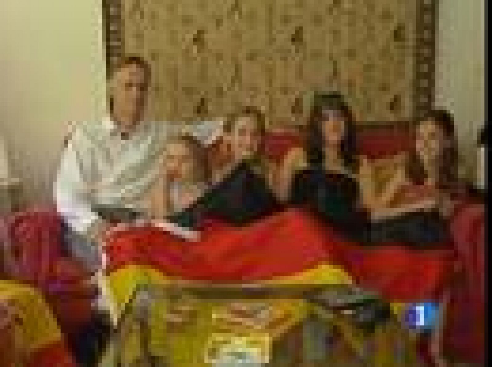 Una familia de Madrid verá las semifinales del Mundial de Sudáfrica con el corazón dividido | Ver