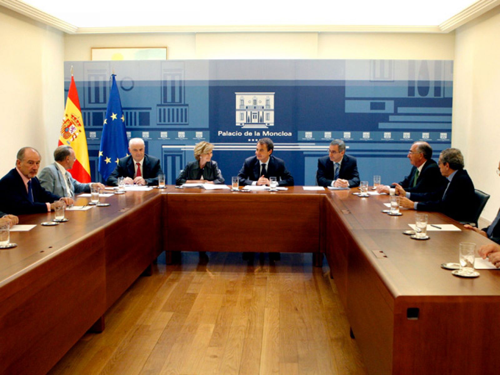 Zapatero presenta las medidas de reforma de las cajas | Ver