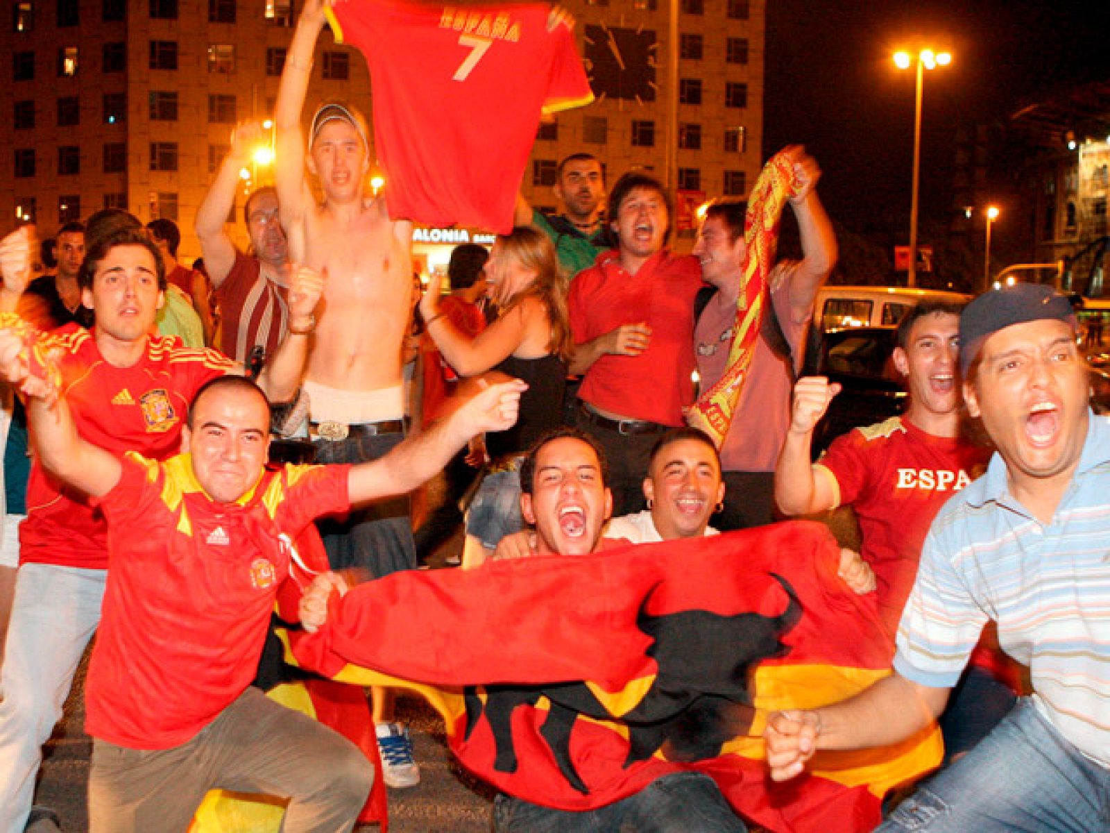 España entera enloquece con la "Roja"