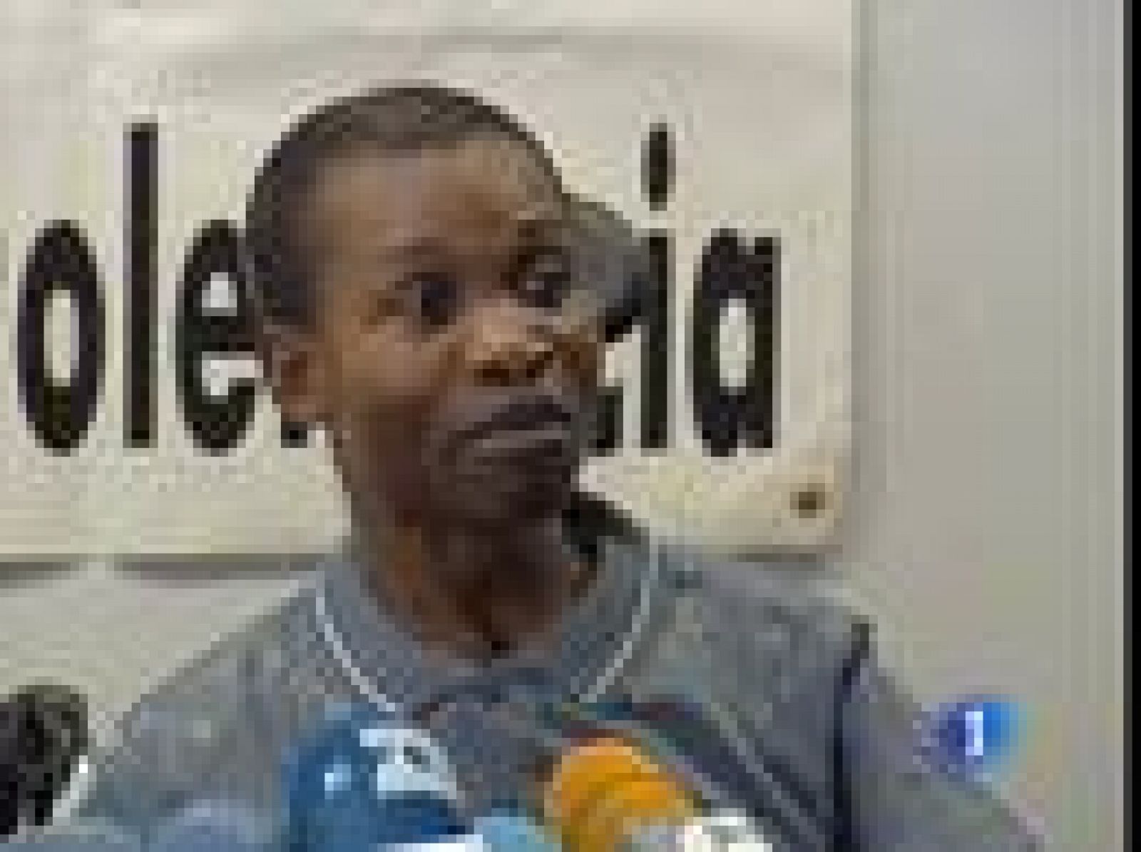 Miwa Buene, el congoleño que quedó tetrapléjico tras recibir un puñetazo, ha comentado hoy la sentencia que ayer condenó a su agresor a diez años de cárcel. Está satisfecho y espera que este tipo de agresiones no se repita.