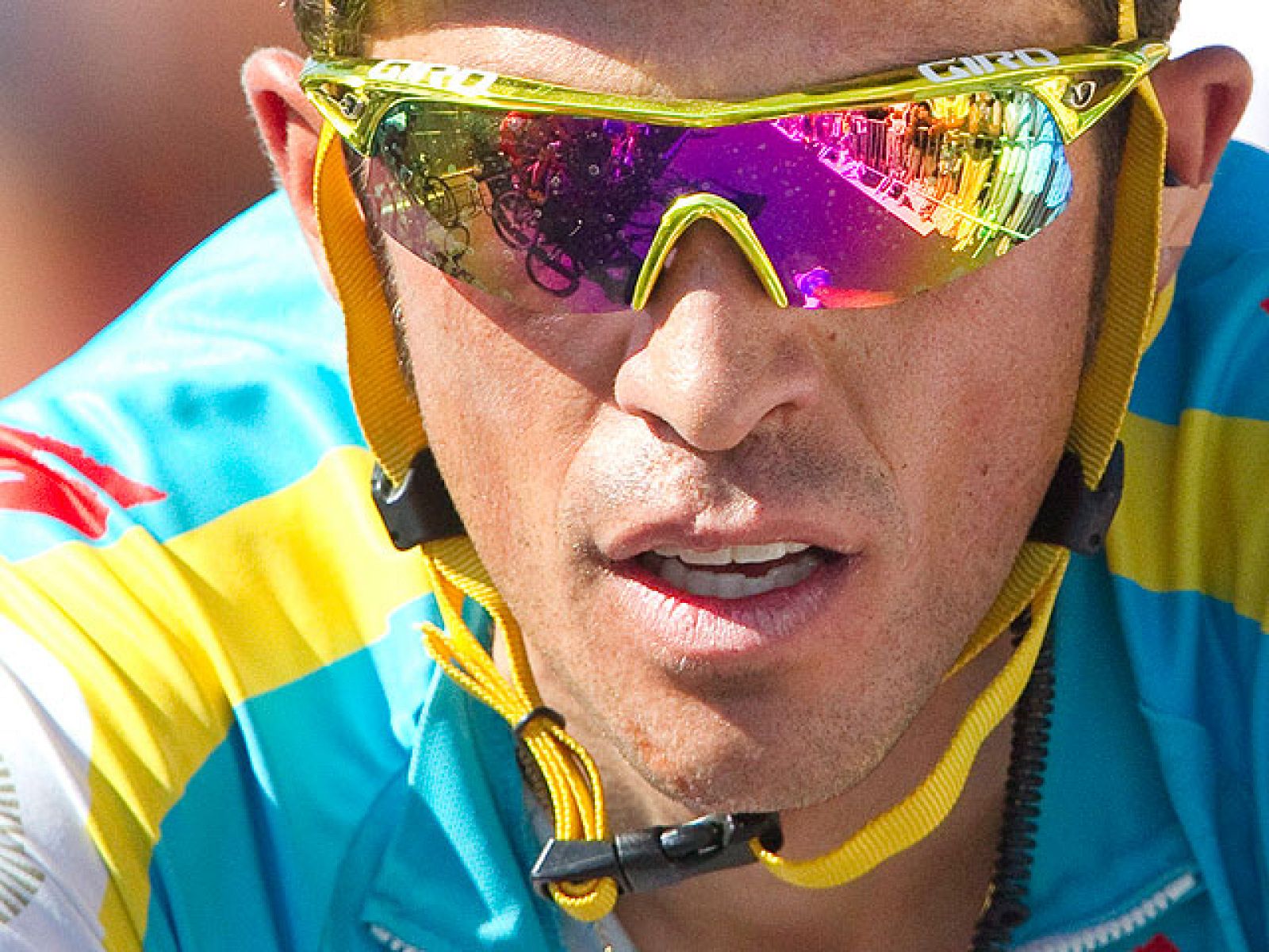 Alberto Contador ha asegurado que llega en buenas condiciones a la montaña y no descarta un ataque en los Alpes. El de Astaná ha indicado que se siente "en la necesidad de ganar el Tour", aunque reconoce la dificultad de lograrlo.