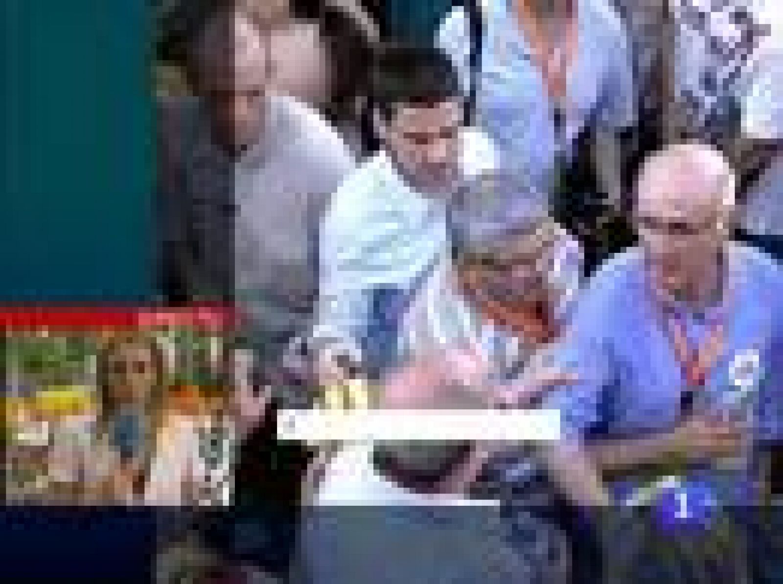 El presidente de la Generalitat, José Montilla, y el líder de UDC, Josep Antoni Durán i Lleida, han sido increpados por algunos manifestantes durante la marcha en apoyo del Estatut.