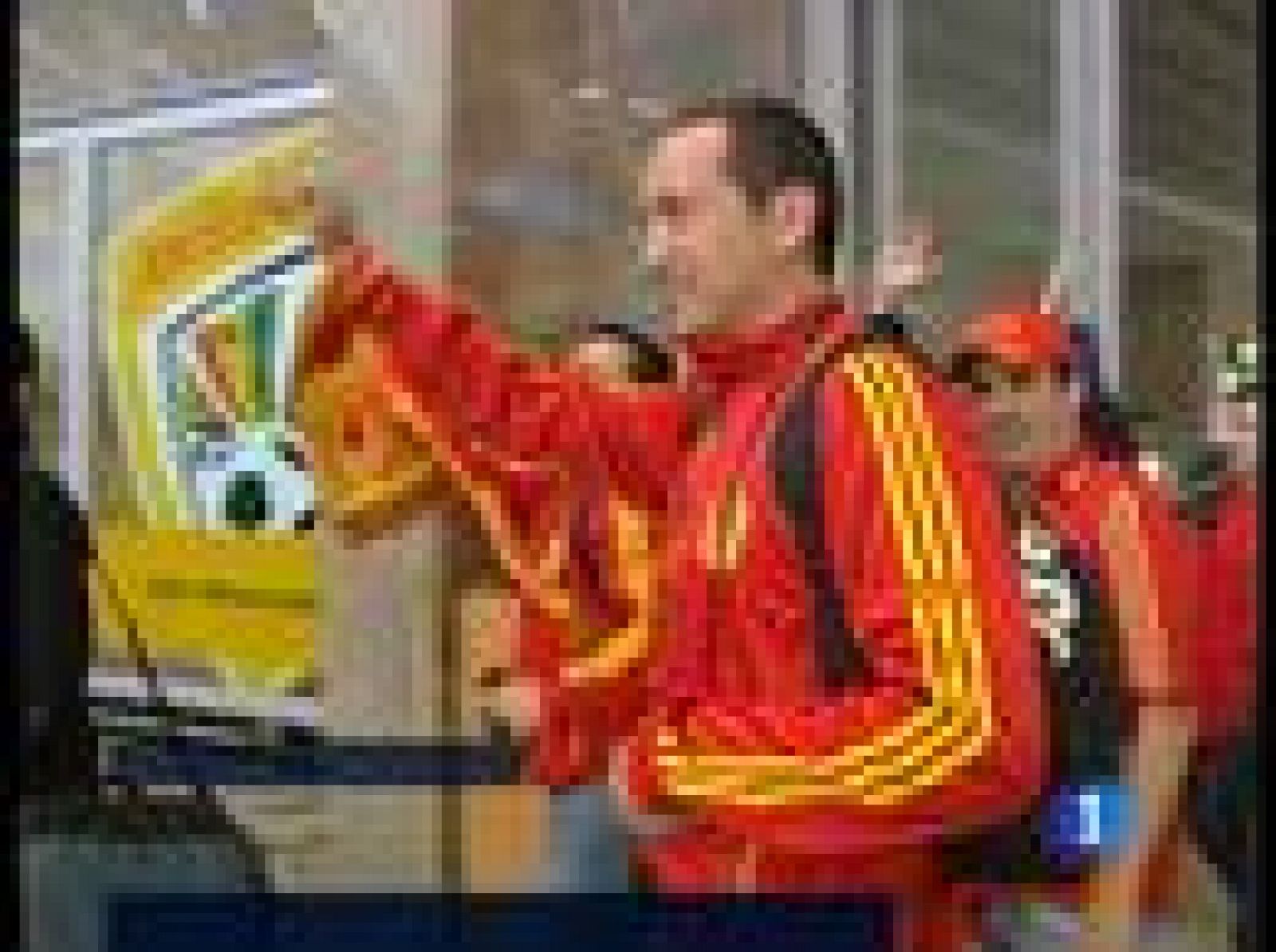 La "marea roja" invoca a Alfredo Landa | Ver