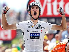 Schleck muestra su poderío en la primera etapa alpina