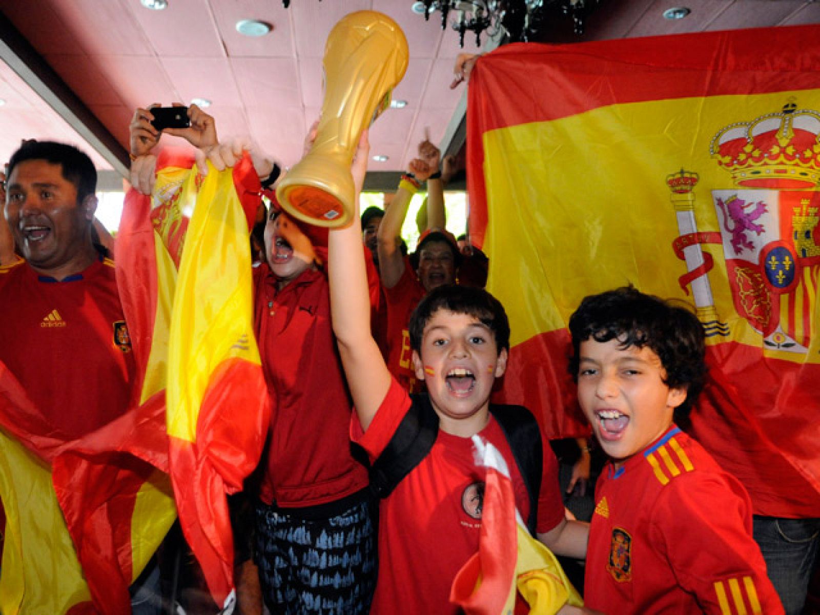 La victoria de la selección española en Sudáfrica se vivió con pasión en lugares tan distantes como Cuba, México o Marruecos