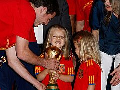 Leonor y Sofía también levantaron la Copa