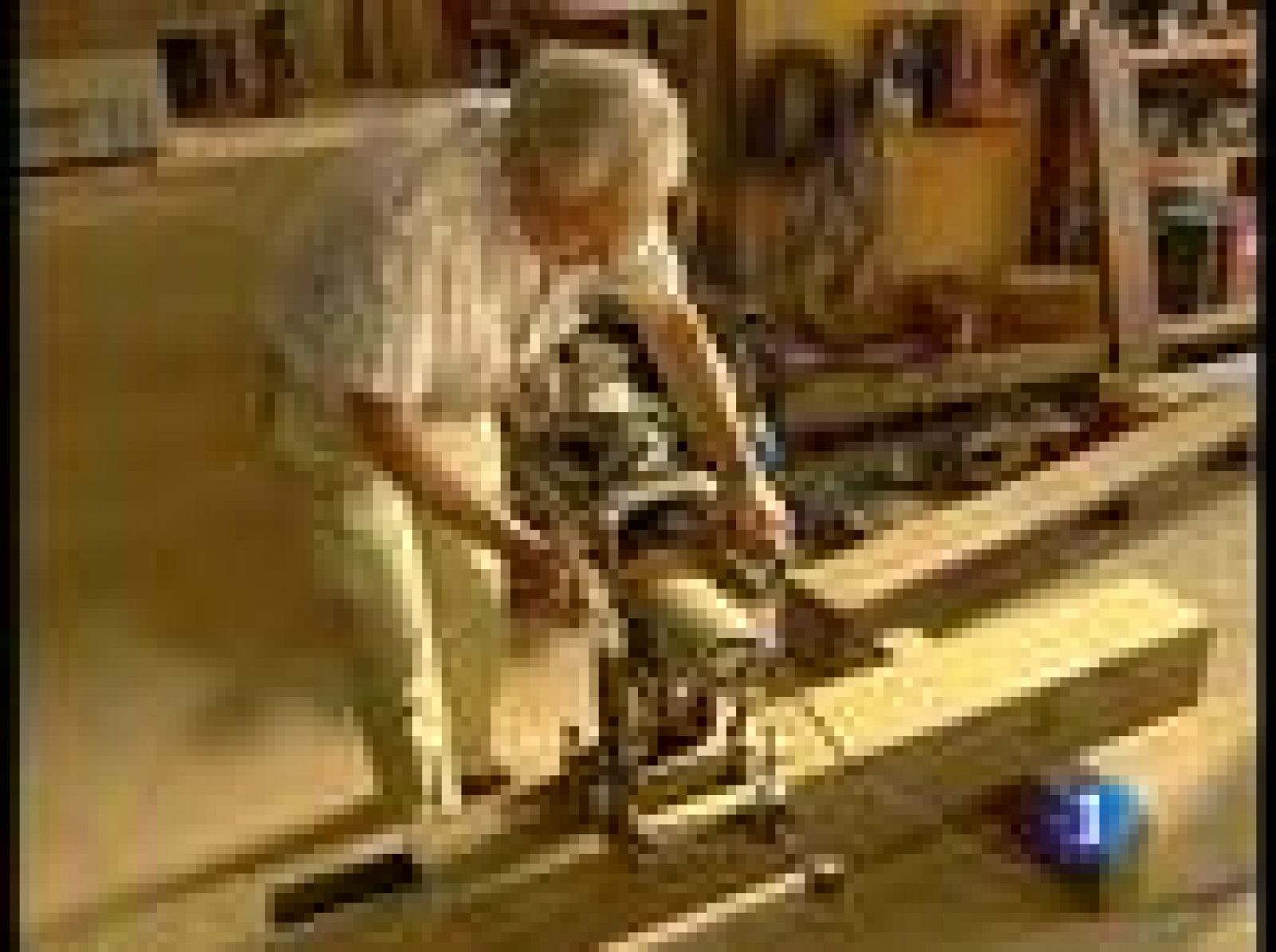 La elaboración de los tablones de madera para el vallado | Ver