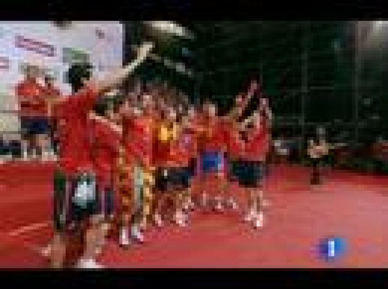  La selección disfrutó ayer  de una gran fiesta, merecida, ya que al fin somos campeones del mundo. Todos los jugadores se implicaron y participaron en un día en el que todos los españoles acompañaron a los jugadores.