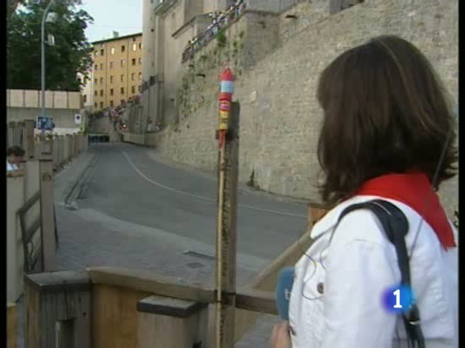 Mavi Doñate, de TVE, enciende el cohete del último encierro | Ver