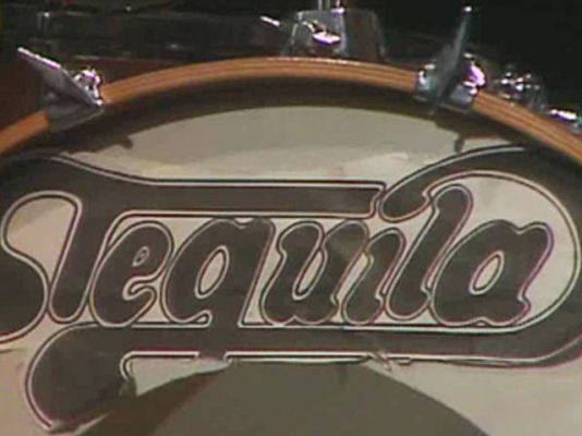 Retrato en vivo - Tequila: "Necesito un trago"