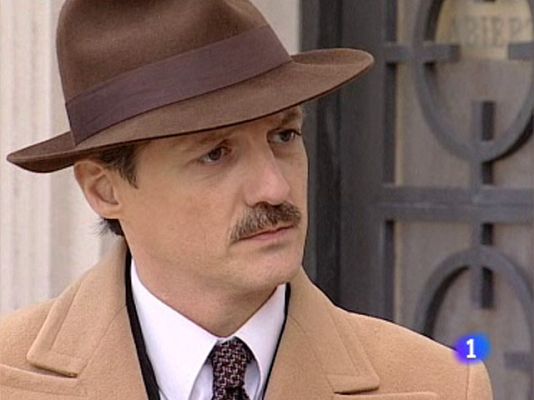 Amar en tiempos revueltos - Abel desconfía de Estela