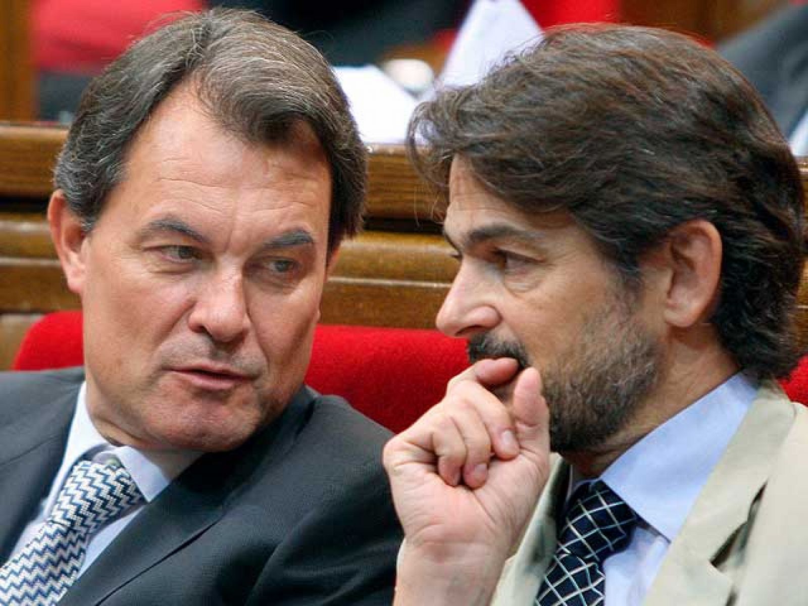 Tripartito y CiU han salvado con un acuerdo de mínimos la aprobación de una resolución conjunta en defensa del Estatut tras la sentencia del Tribunal Constitucional (TC), que basa su contenido en el preámbulo del Estatut que, entre otras cosas, define a Cataluña como nación, aspecto que el fallo dejó sin validez jurídica.