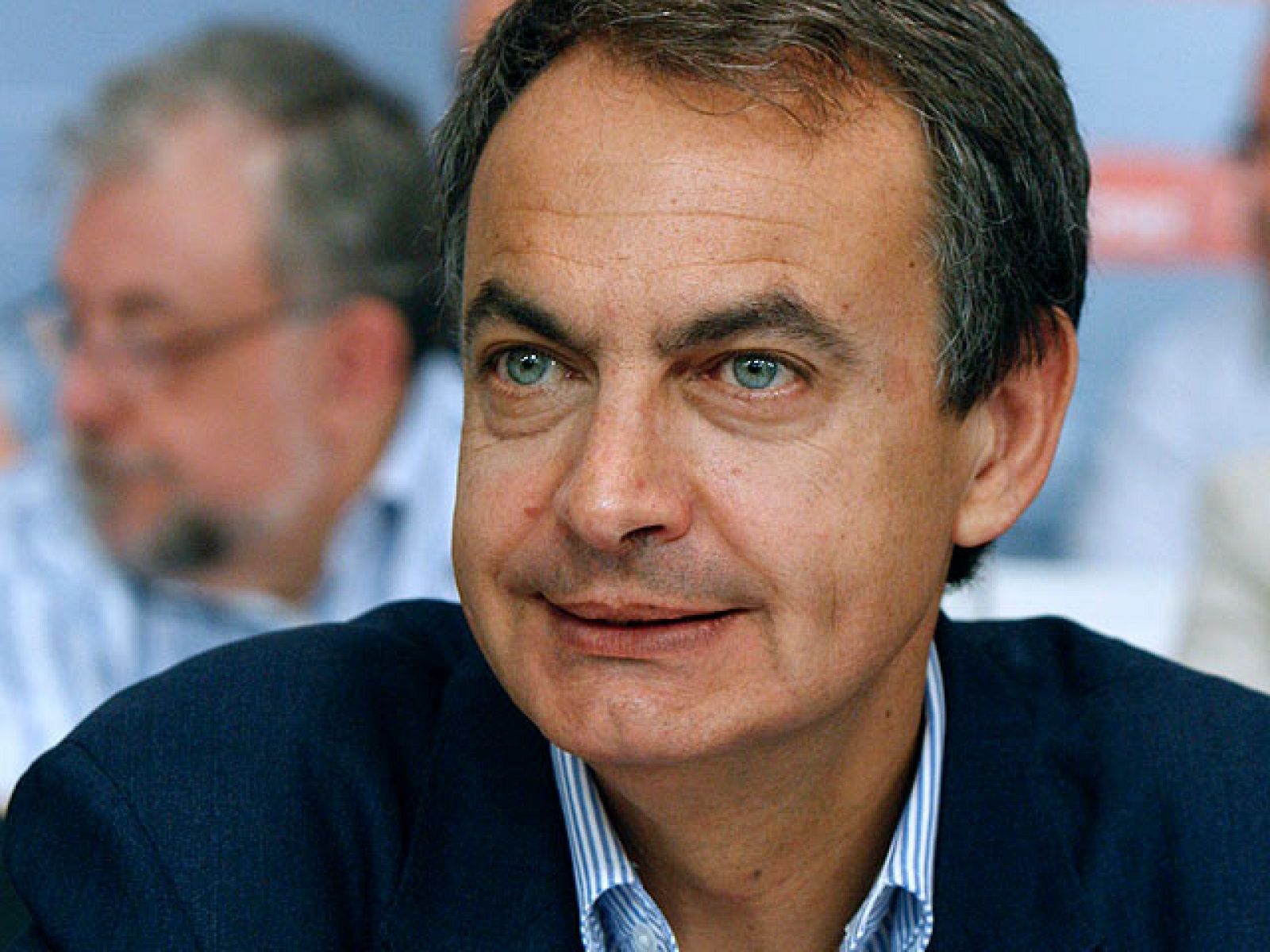 Zapatero: "Trabajamos para salir de la crisis; el PP, para ganar elecciones"