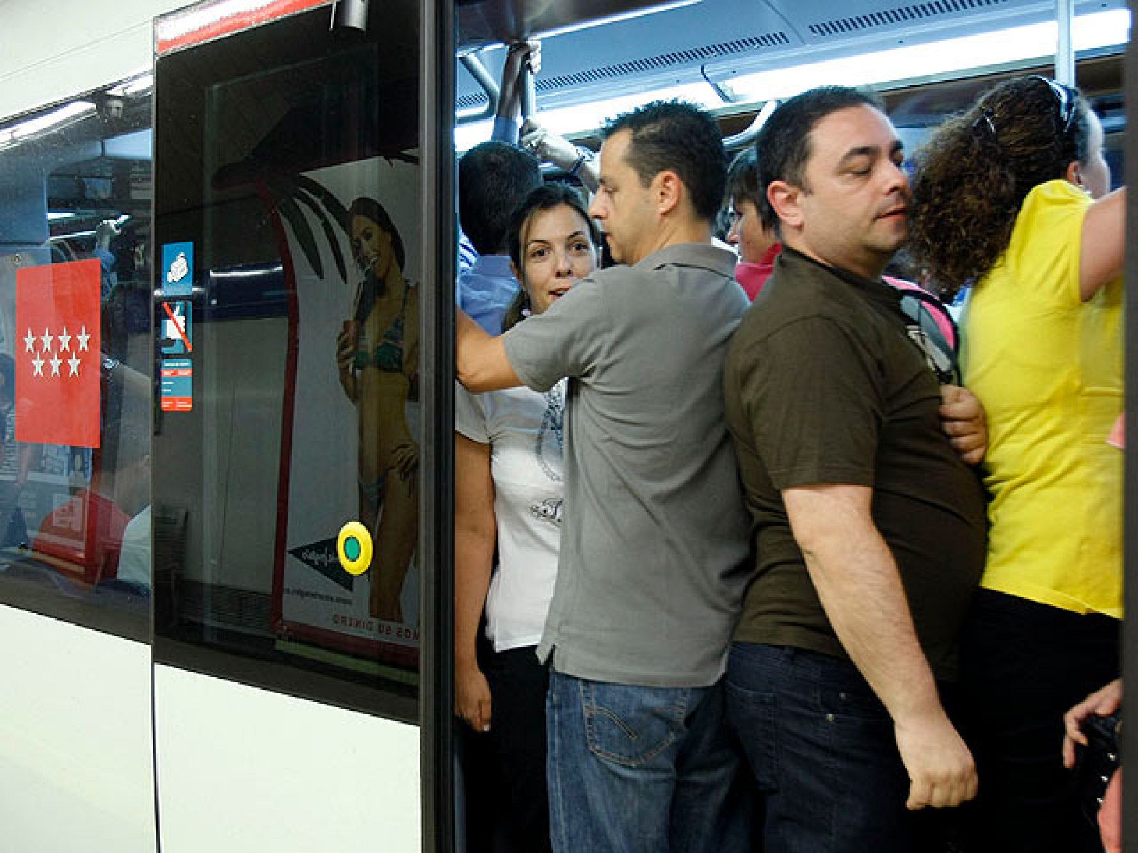 Metro de Madrid y sindicatos han alcanzado este sábado un pre-acuerdo para reducir un 1% los salarios.