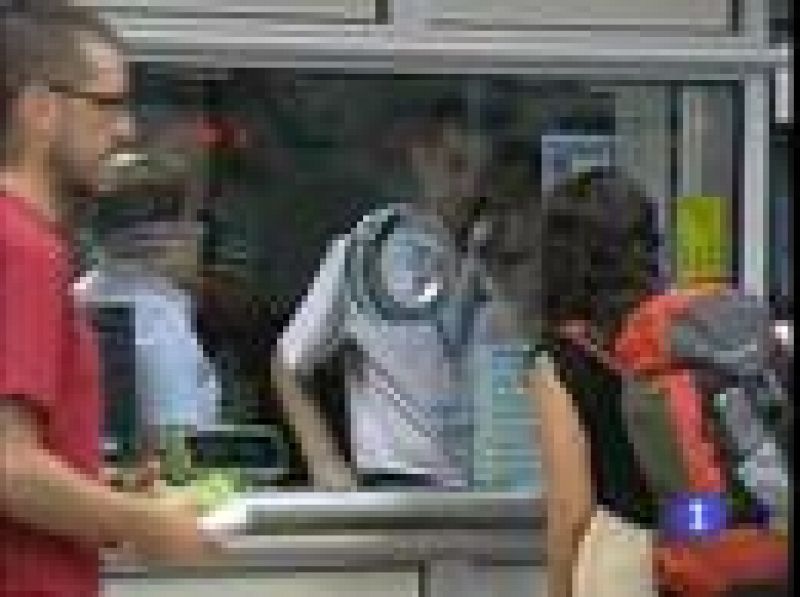 Metro de Madrid y sindicatos han alcanzado este sábado un pre-acuerdo para reducir un 1% los salarios.