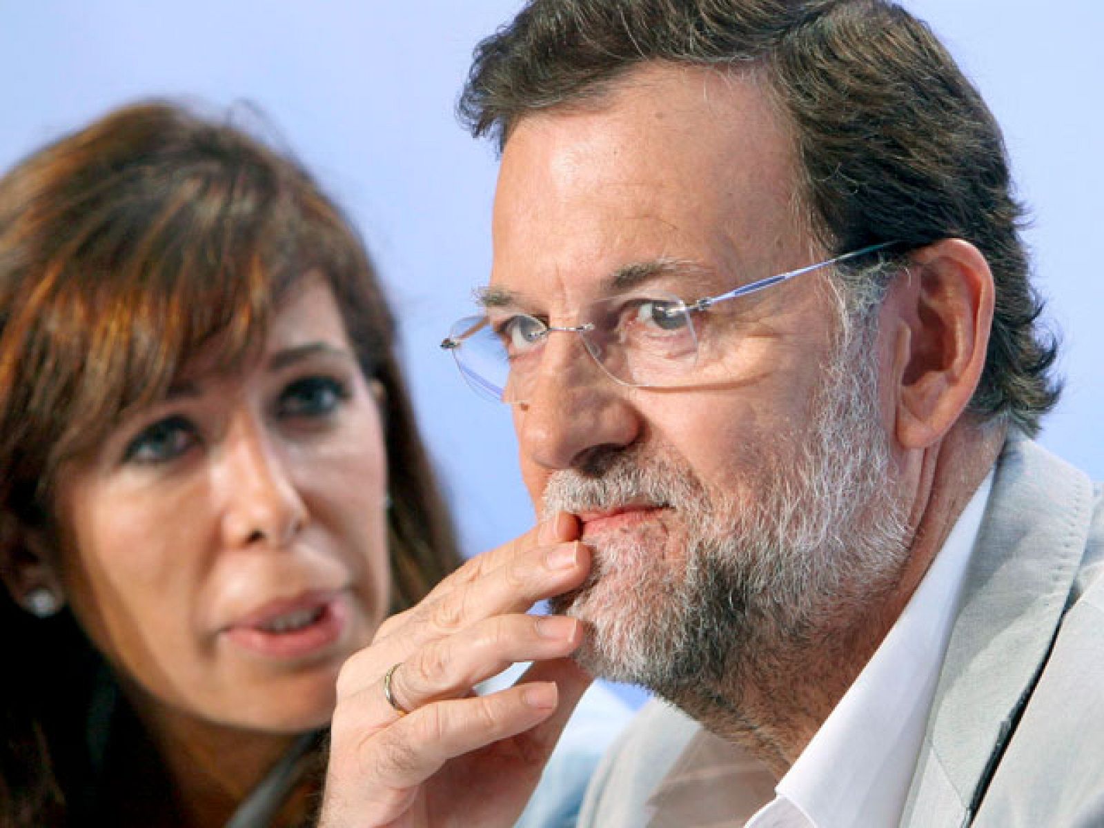 Rajoy acusa a Zapatero de jugar con el Estado como si fuera un Mecano | Ver