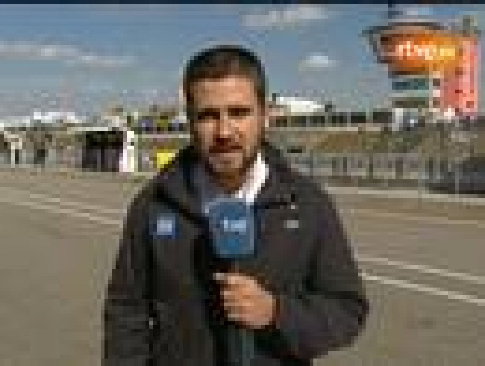 Segunda victoria del año para el piloto de Honda Repsol. Lorenzo y Stoner, que pasó a Rossi en la última curva, completaron el podio. La carrera tuvo que ser interrumpida.