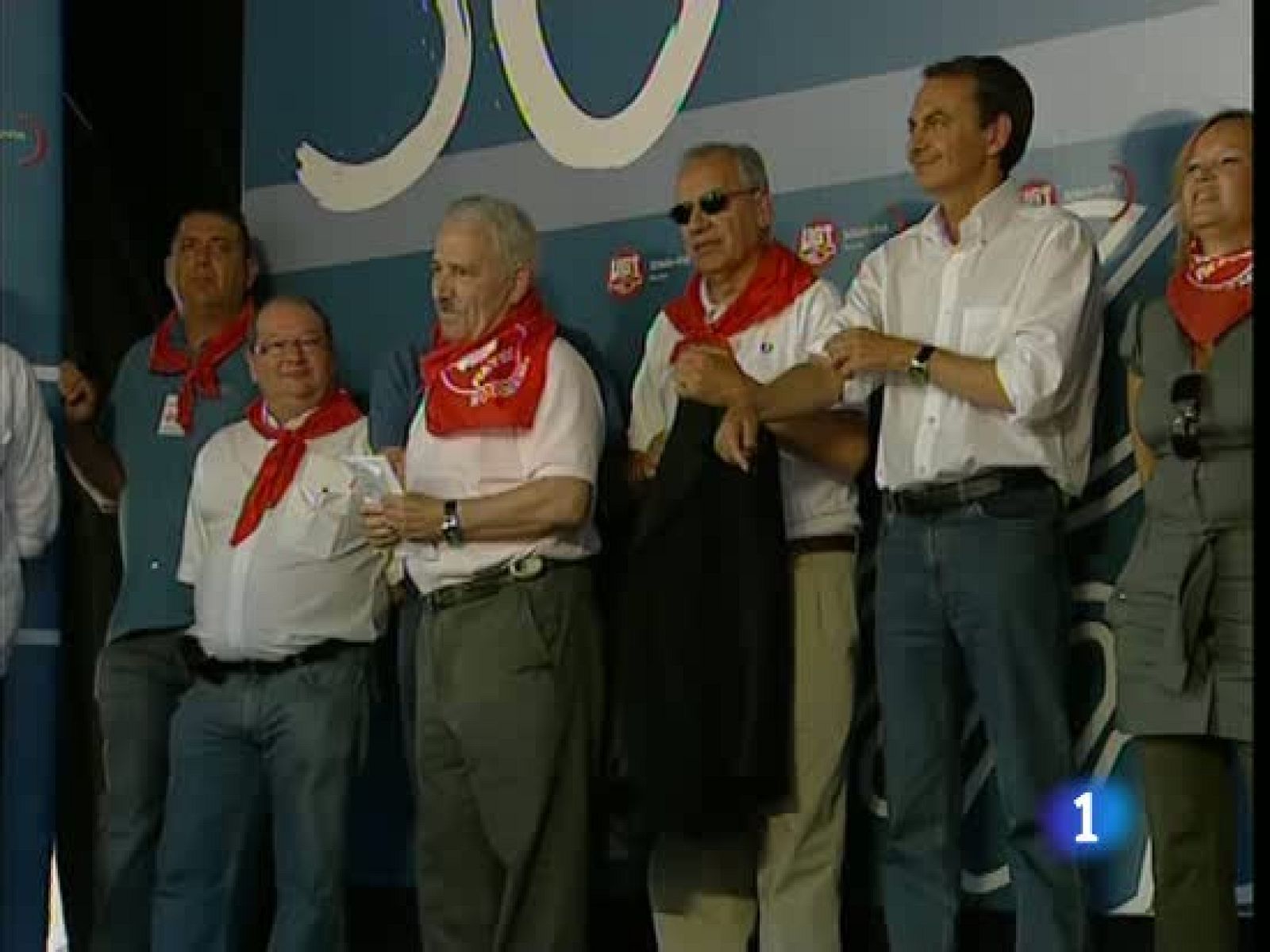 El Gobierno ha confimado esta mañana que el presidente no acudirá al encuentro con los mineros asturianos que -como cada año- se celebra en septiembre. Según la vicepresidenta, no irá por respeto a los sindicatos. En el PP replican que a Rodríguez Zapatero ya no le quieren ni los suyos.