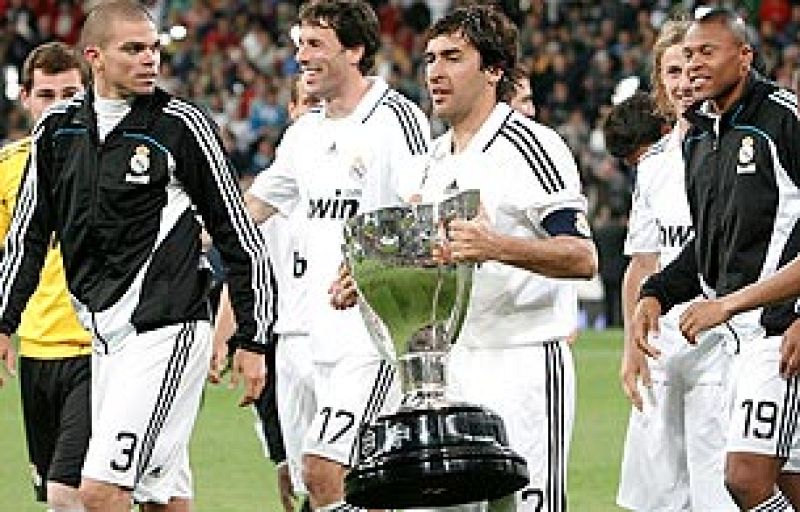 El Real Madrid recibe la Copa de Liga